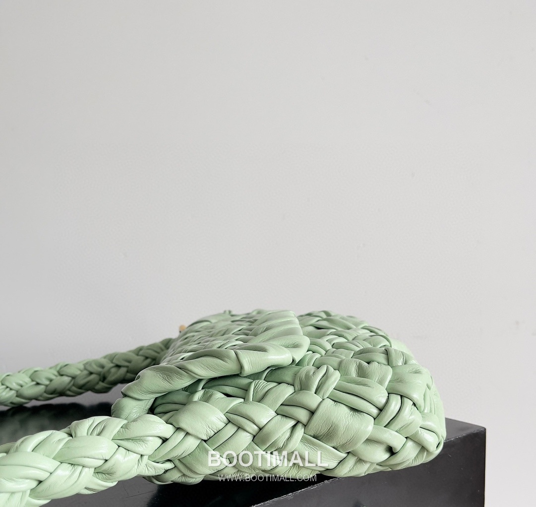 Bottega Veneta Kalimero Citta Intrecciato Calfskin Leather Black Knot Shoulder Bag 보테가베네타 칼리메로 치타 인트레치아토 카프스킨 레더 블랙 매듭 숄더백 20192380 25cm 11