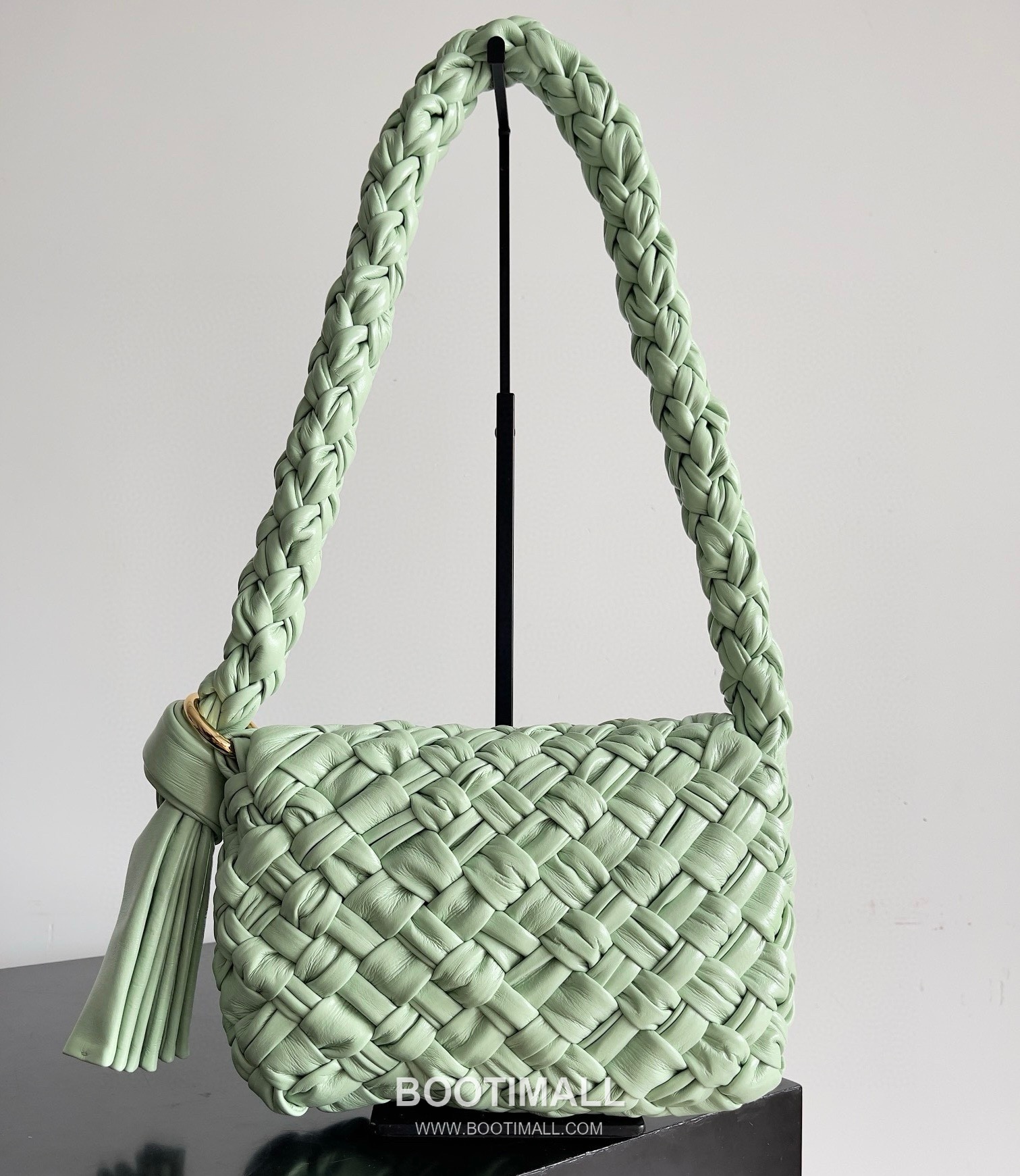 Bottega Veneta Kalimero Citta Intrecciato Calfskin Leather Black Knot Shoulder Bag 보테가베네타 칼리메로 치타 인트레치아토 카프스킨 레더 블랙 매듭 숄더백 20192380 25cm 12