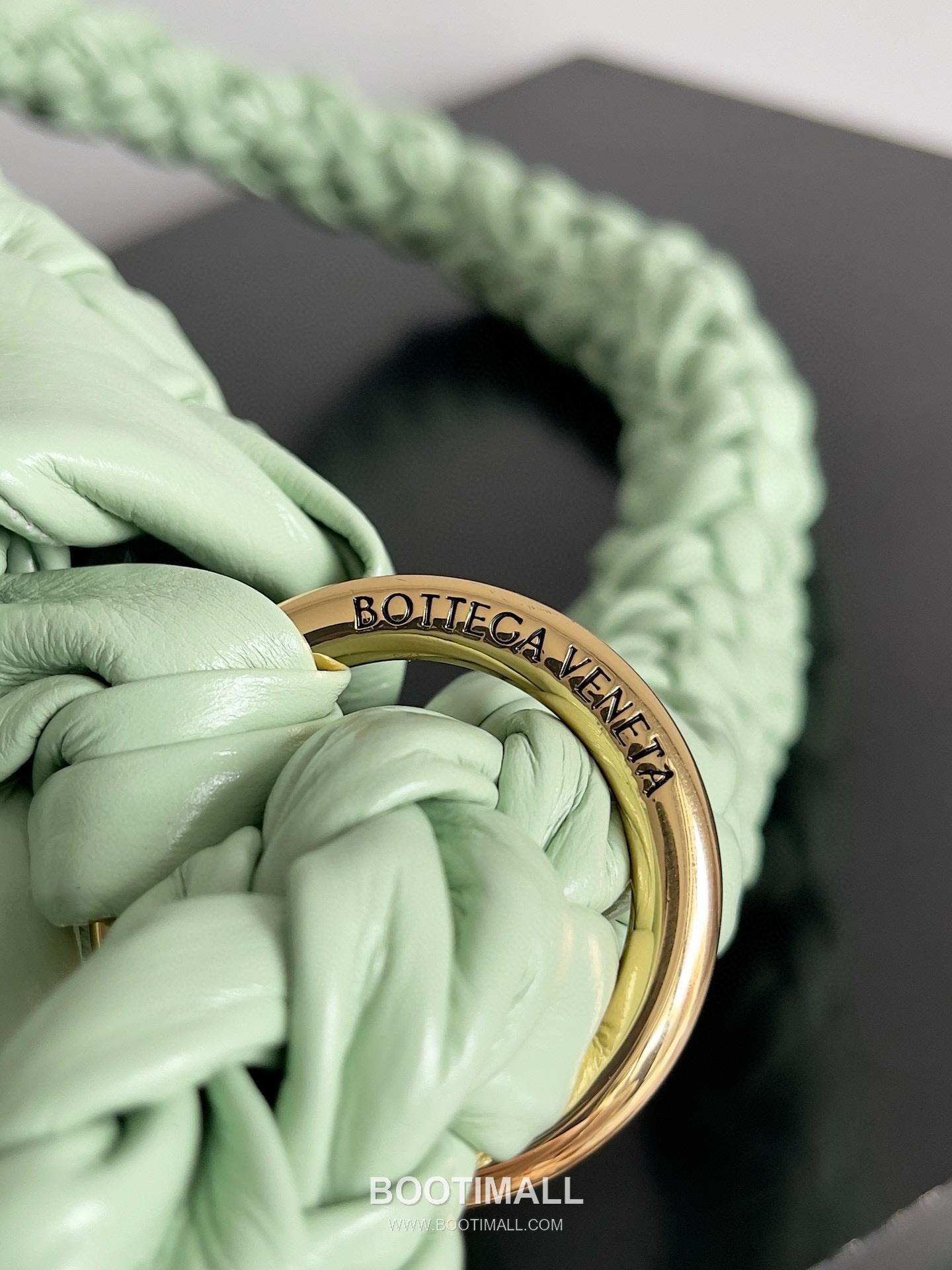 Bottega Veneta Kalimero Citta Intrecciato Calfskin Leather Black Knot Shoulder Bag 보테가베네타 칼리메로 치타 인트레치아토 카프스킨 레더 블랙 매듭 숄더백 20192380 25cm 14