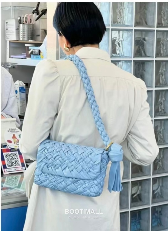 Bottega Veneta Kalimero Citta Intrecciato Calfskin Leather Black Knot Shoulder Bag 보테가베네타 칼리메로 치타 인트레치아토 카프스킨 레더 블랙 매듭 숄더백 20192380 25cm 4