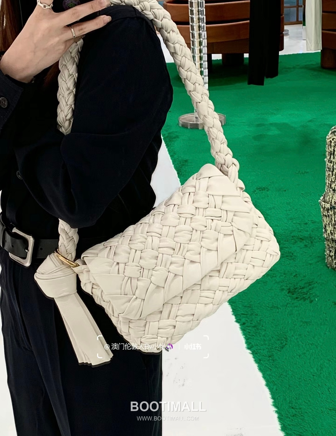 Bottega Veneta Kalimero Citta Intrecciato Calfskin Leather Black Knot Shoulder Bag 보테가베네타 칼리메로 치타 인트레치아토 카프스킨 레더 블랙 매듭 숄더백 20192380 25cm 8