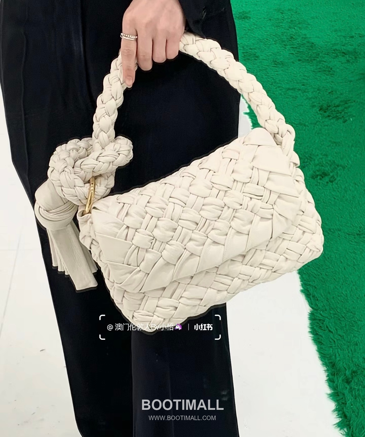 Bottega Veneta Kalimero Citta Intrecciato Calfskin Leather Black Knot Shoulder Bag 보테가베네타 칼리메로 치타 인트레치아토 카프스킨 레더 블랙 매듭 숄더백 20192380 25cm 9