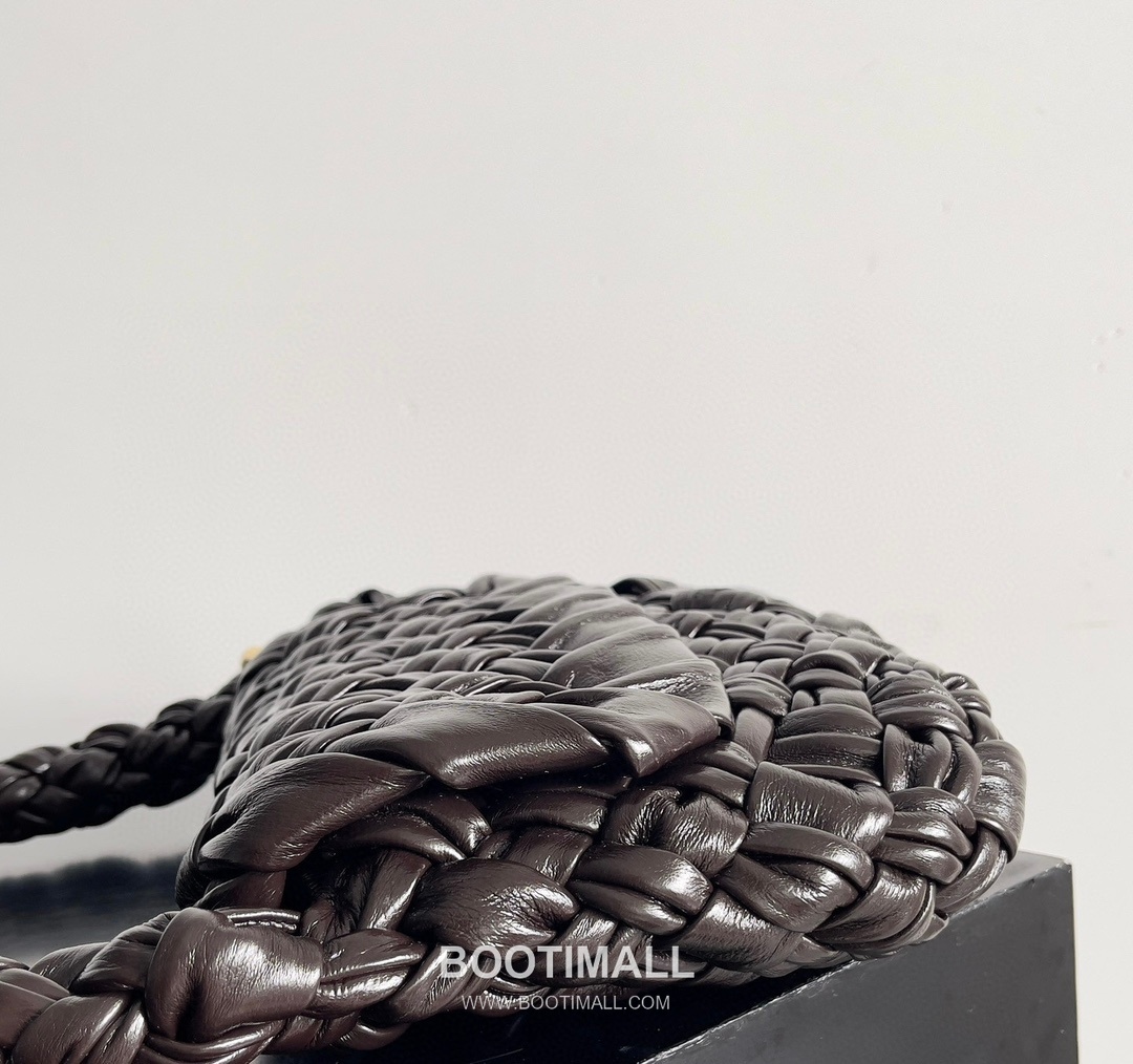 Bottega Veneta Kalimero Citta Intrecciato Calfskin Leather Black Knot Shoulder Bag 보테가베네타 칼리메로 치타 인트레치아토 카프스킨 레더 블랙 매듭 숄더백 20192380 25cm 11