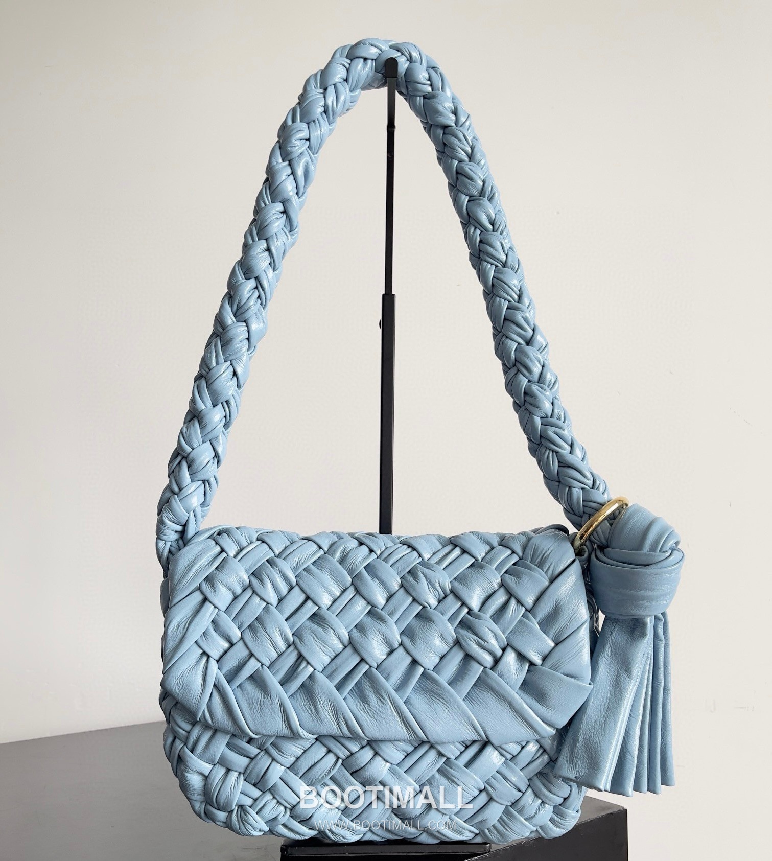 Bottega Veneta Kalimero Citta Intrecciato Calfskin Leather Black Knot Shoulder Bag 보테가베네타 칼리메로 치타 인트레치아토 카프스킨 레더 블랙 매듭 숄더백 20192380 25cm 1