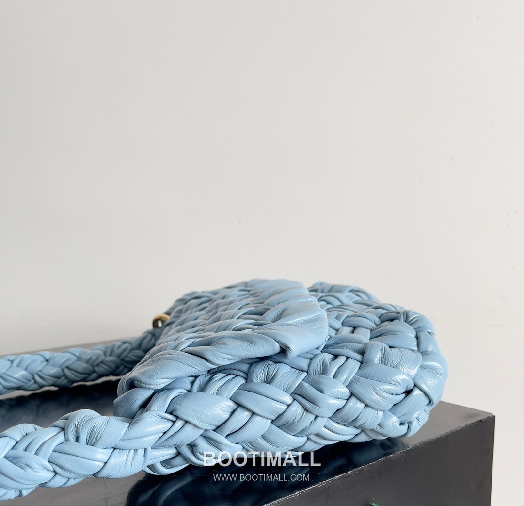 Bottega Veneta Kalimero Citta Intrecciato Calfskin Leather Black Knot Shoulder Bag 보테가베네타 칼리메로 치타 인트레치아토 카프스킨 레더 블랙 매듭 숄더백 20192380 25cm 2