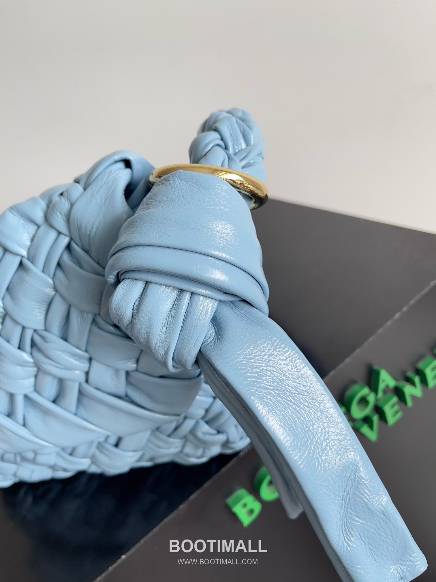 Bottega Veneta Kalimero Citta Intrecciato Calfskin Leather Black Knot Shoulder Bag 보테가베네타 칼리메로 치타 인트레치아토 카프스킨 레더 블랙 매듭 숄더백 20192380 25cm 4