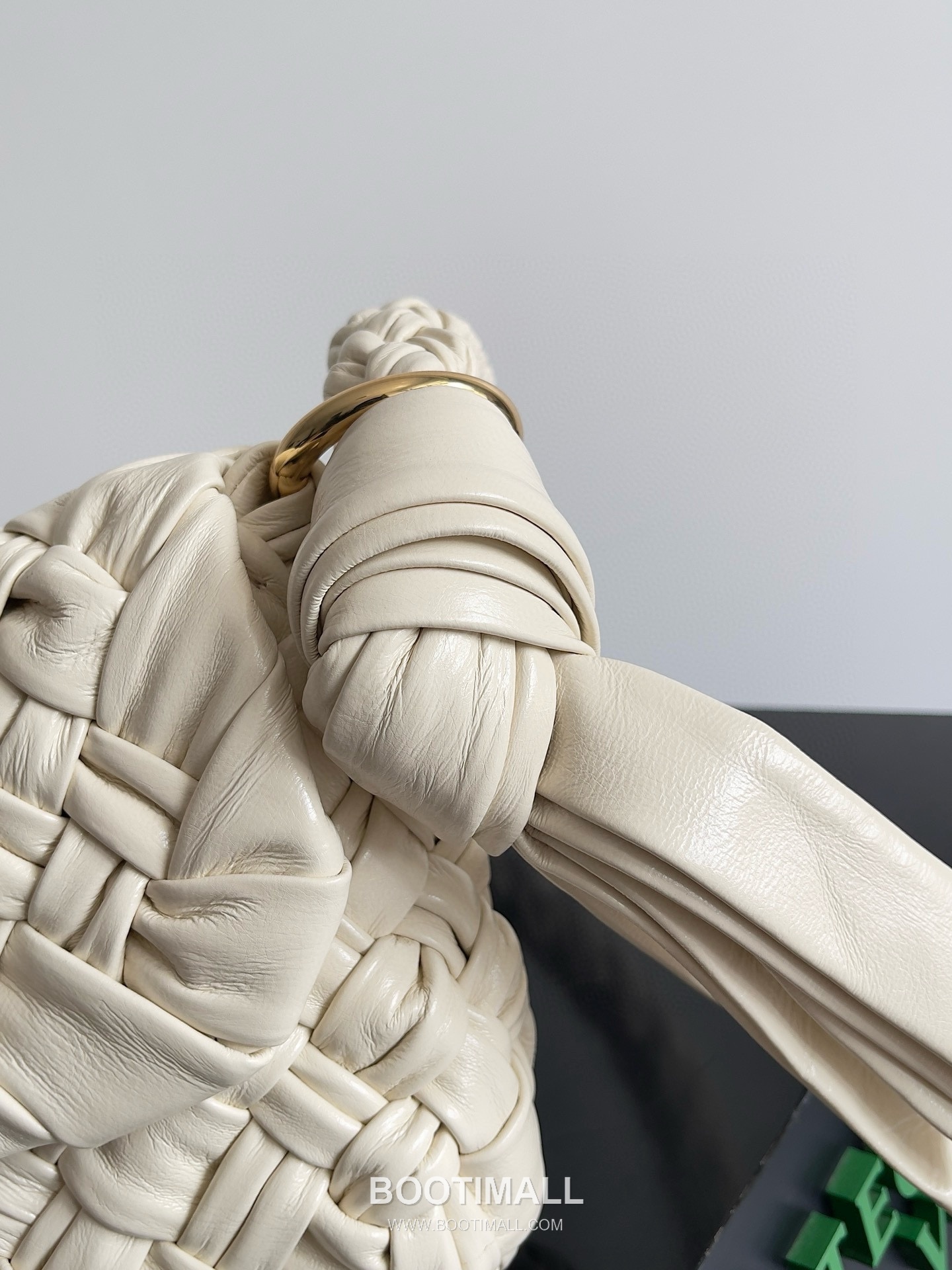 Bottega Veneta Kalimero Citta Intrecciato Calfskin Leather Black Knot Shoulder Bag 보테가베네타 칼리메로 치타 인트레치아토 카프스킨 레더 블랙 매듭 숄더백 20192380 25cm 4