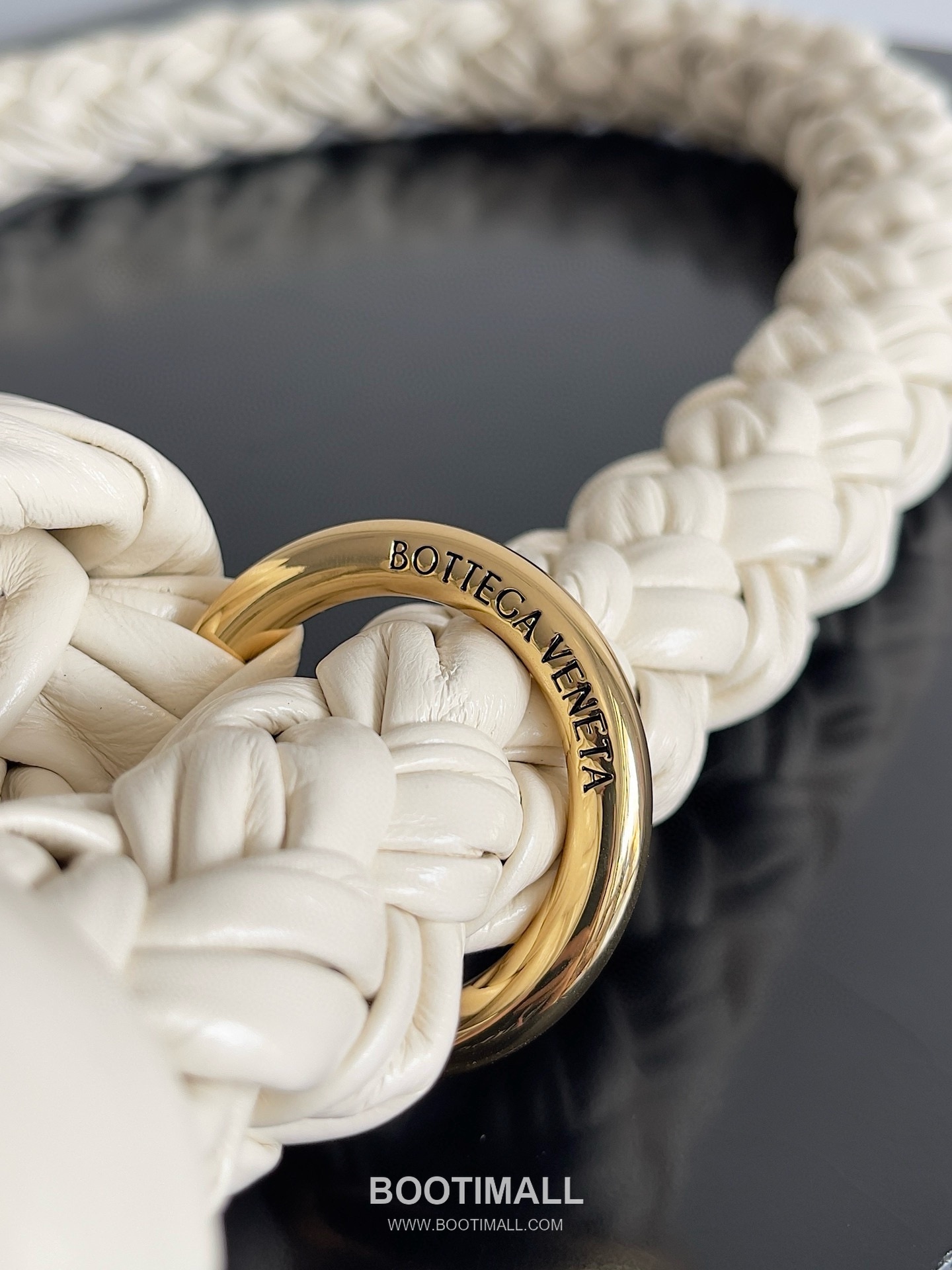 Bottega Veneta Kalimero Citta Intrecciato Calfskin Leather Black Knot Shoulder Bag 보테가베네타 칼리메로 치타 인트레치아토 카프스킨 레더 블랙 매듭 숄더백 20192380 25cm 5