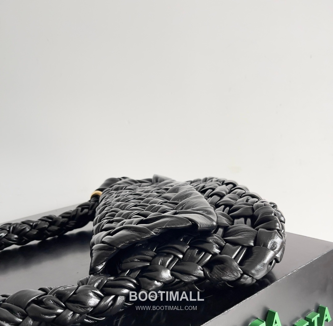 Bottega Veneta Kalimero Citta Intrecciato Calfskin Leather Black Knot Shoulder Bag 보테가베네타 칼리메로 치타 인트레치아토 카프스킨 레더 블랙 매듭 숄더백 20192380 25cm 2