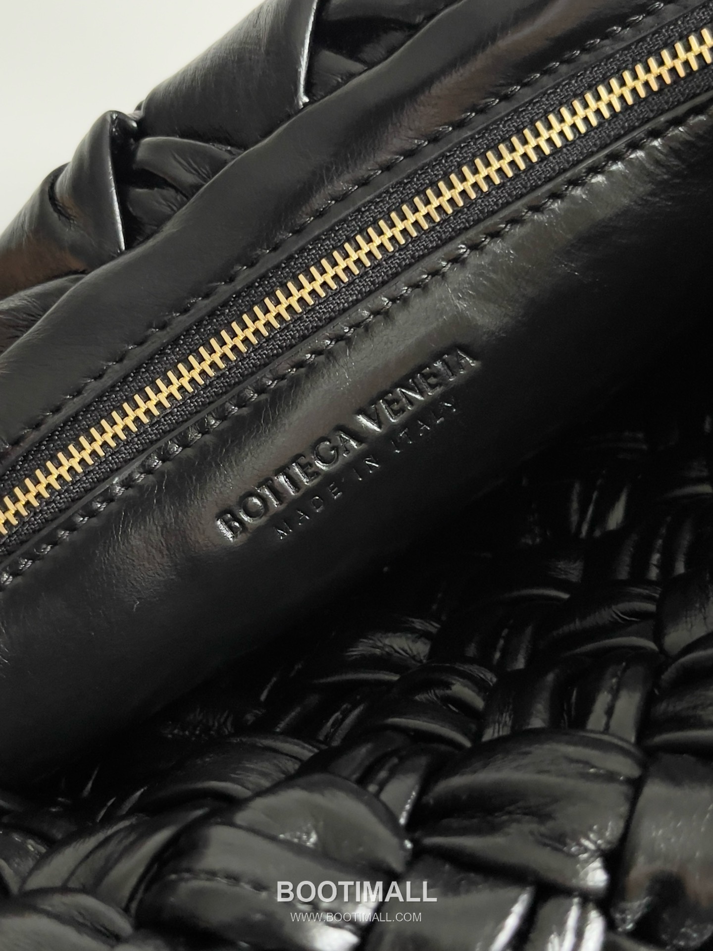 Bottega Veneta Kalimero Citta Intrecciato Calfskin Leather Black Knot Shoulder Bag 보테가베네타 칼리메로 치타 인트레치아토 카프스킨 레더 블랙 매듭 숄더백 20192380 25cm 7