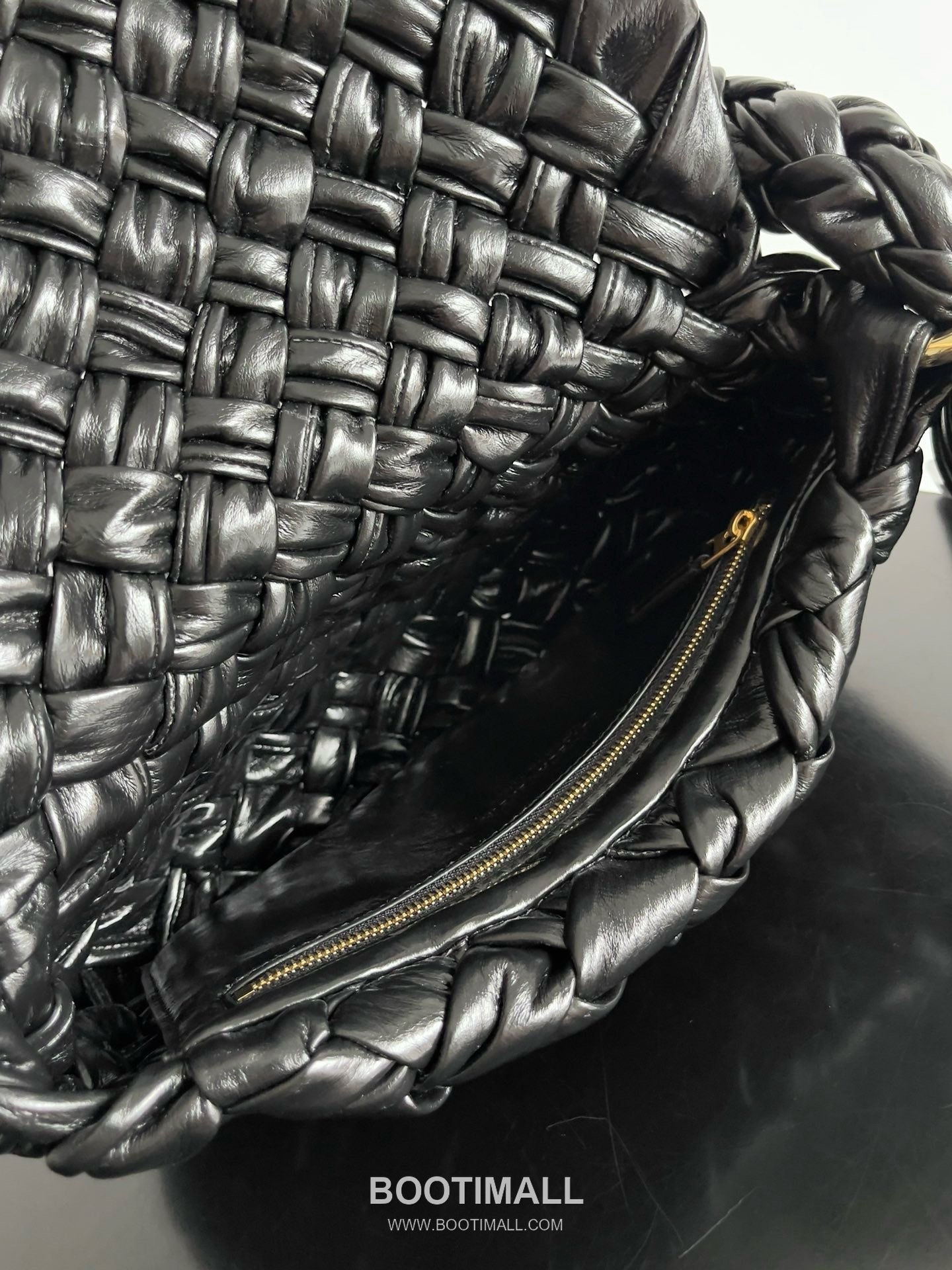 Bottega Veneta Kalimero Citta Intrecciato Calfskin Leather Black Knot Shoulder Bag 보테가베네타 칼리메로 치타 인트레치아토 카프스킨 레더 블랙 매듭 숄더백 20192380 25cm 9