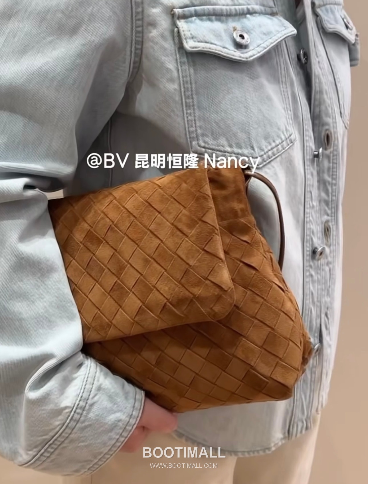 Bottega Veneta Dustbag Giorno Intrecciato Suede Calfskin Leather Black Drawstring Shoulder Bag 보테가베네타 더스트백 지오르노 인트레치아토 스웨이드 카프스킨 레더 블랙 드로스트링 숄더백 33cm 9