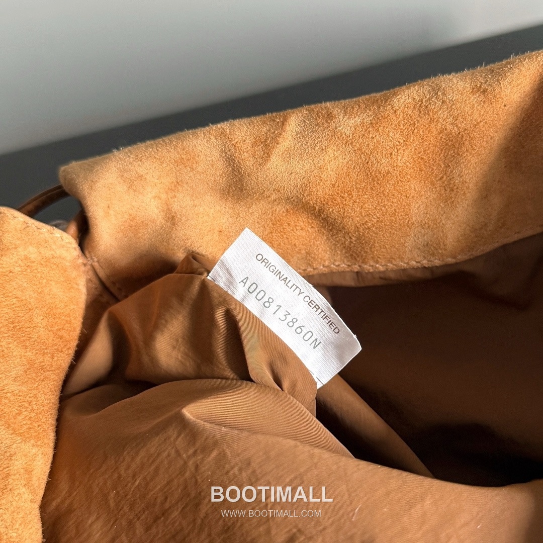 Bottega Veneta Dustbag Giorno Intrecciato Suede Calfskin Leather Black Drawstring Shoulder Bag 보테가베네타 더스트백 지오르노 인트레치아토 스웨이드 카프스킨 레더 블랙 드로스트링 숄더백 33cm 18