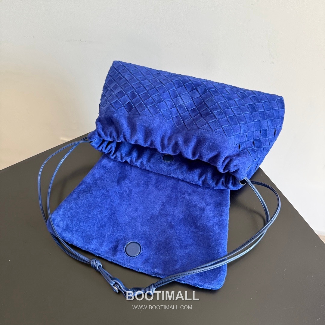 Bottega Veneta Dustbag Giorno Intrecciato Suede Calfskin Leather Black Drawstring Shoulder Bag 보테가베네타 더스트백 지오르노 인트레치아토 스웨이드 카프스킨 레더 블랙 드로스트링 숄더백 33cm 5