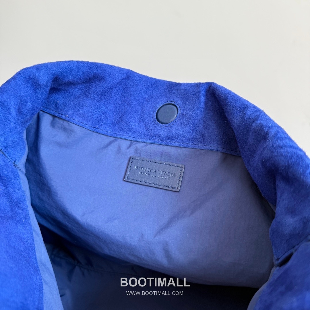 Bottega Veneta Dustbag Giorno Intrecciato Suede Calfskin Leather Black Drawstring Shoulder Bag 보테가베네타 더스트백 지오르노 인트레치아토 스웨이드 카프스킨 레더 블랙 드로스트링 숄더백 33cm 6