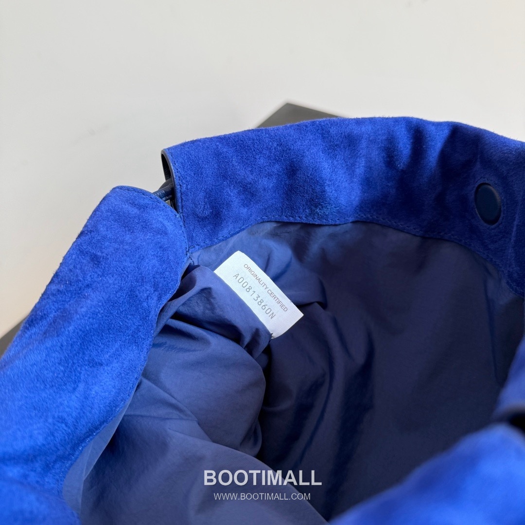 Bottega Veneta Dustbag Giorno Intrecciato Suede Calfskin Leather Black Drawstring Shoulder Bag 보테가베네타 더스트백 지오르노 인트레치아토 스웨이드 카프스킨 레더 블랙 드로스트링 숄더백 33cm 8