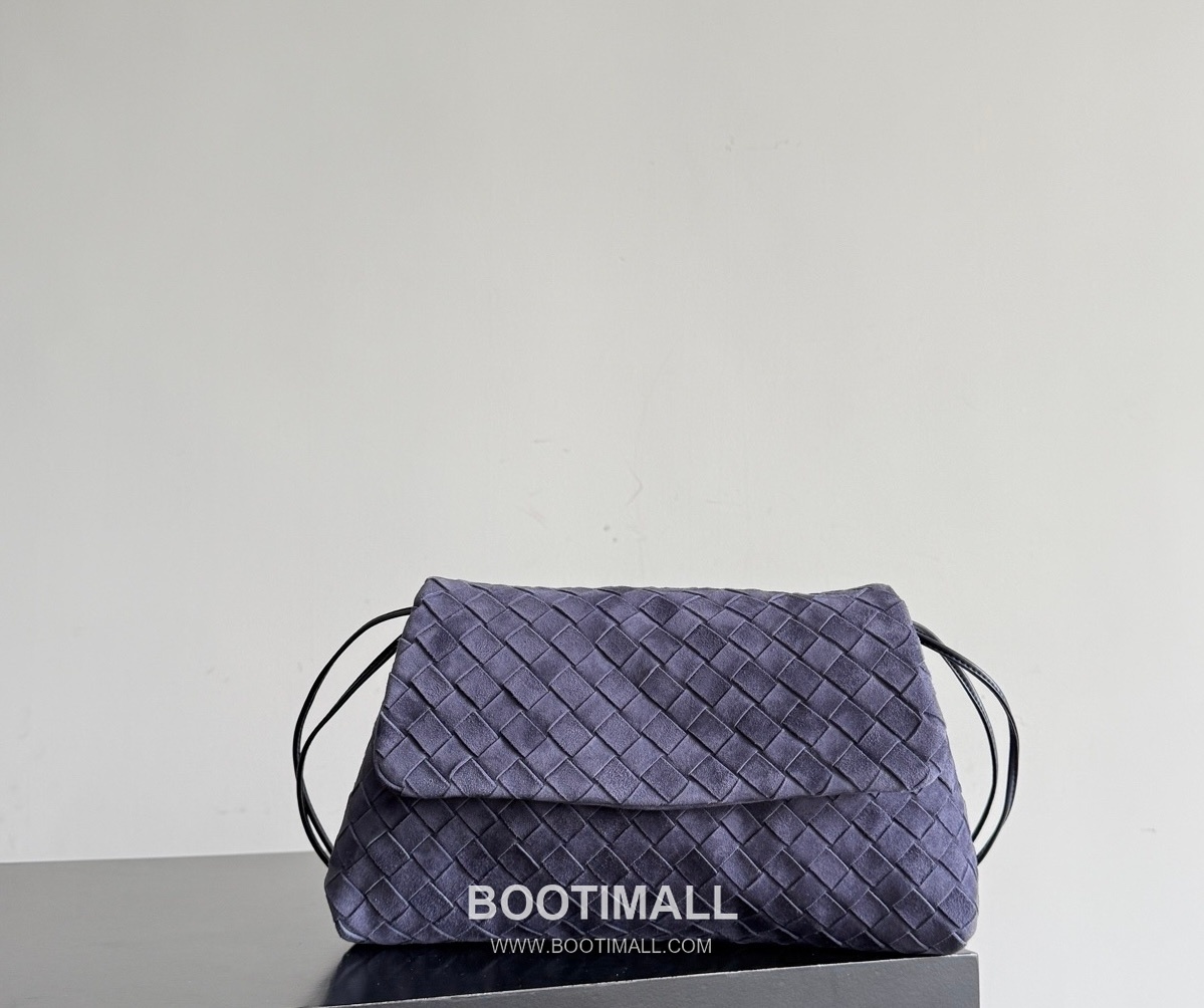 Bottega Veneta Dustbag Giorno Intrecciato Suede Calfskin Leather Black Drawstring Shoulder Bag 보테가베네타 더스트백 지오르노 인트레치아토 스웨이드 카프스킨 레더 블랙 드로스트링 숄더백 33cm 1