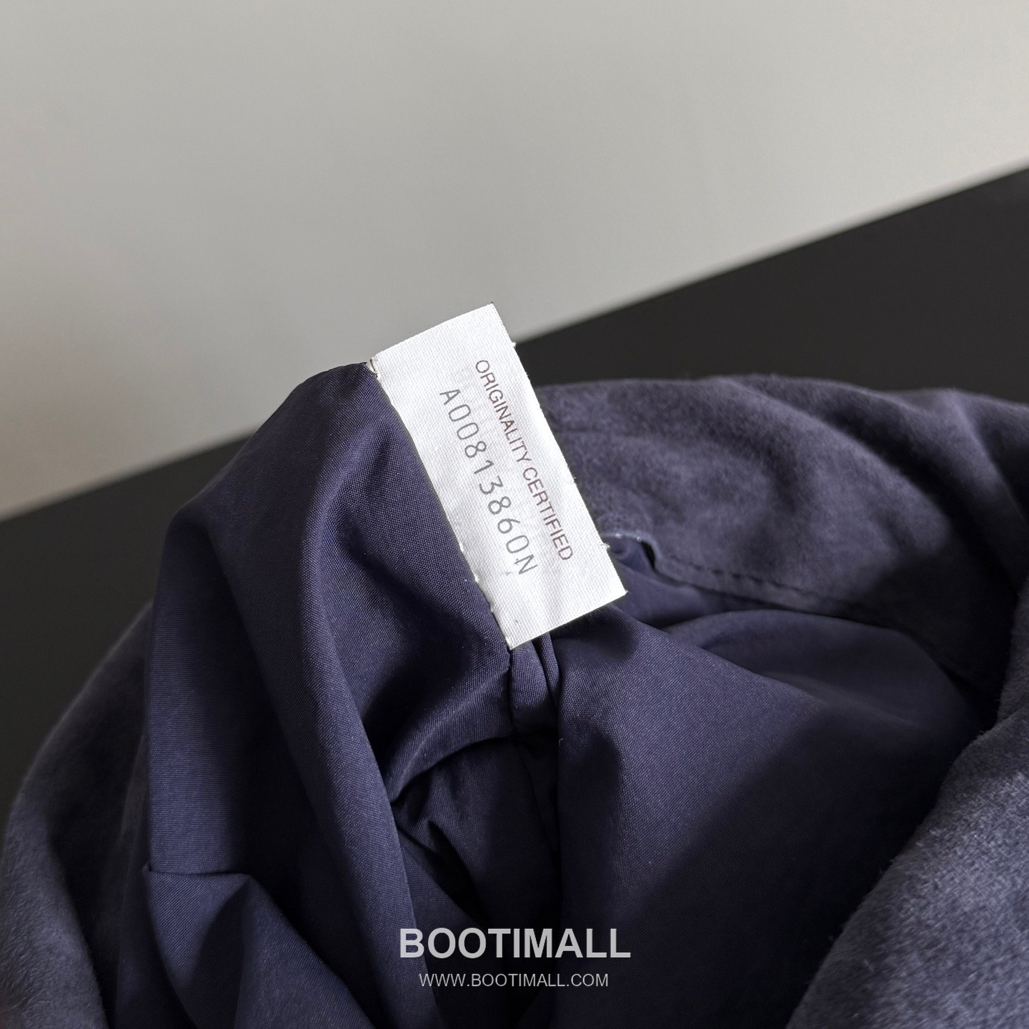 Bottega Veneta Dustbag Giorno Intrecciato Suede Calfskin Leather Black Drawstring Shoulder Bag 보테가베네타 더스트백 지오르노 인트레치아토 스웨이드 카프스킨 레더 블랙 드로스트링 숄더백 33cm 6