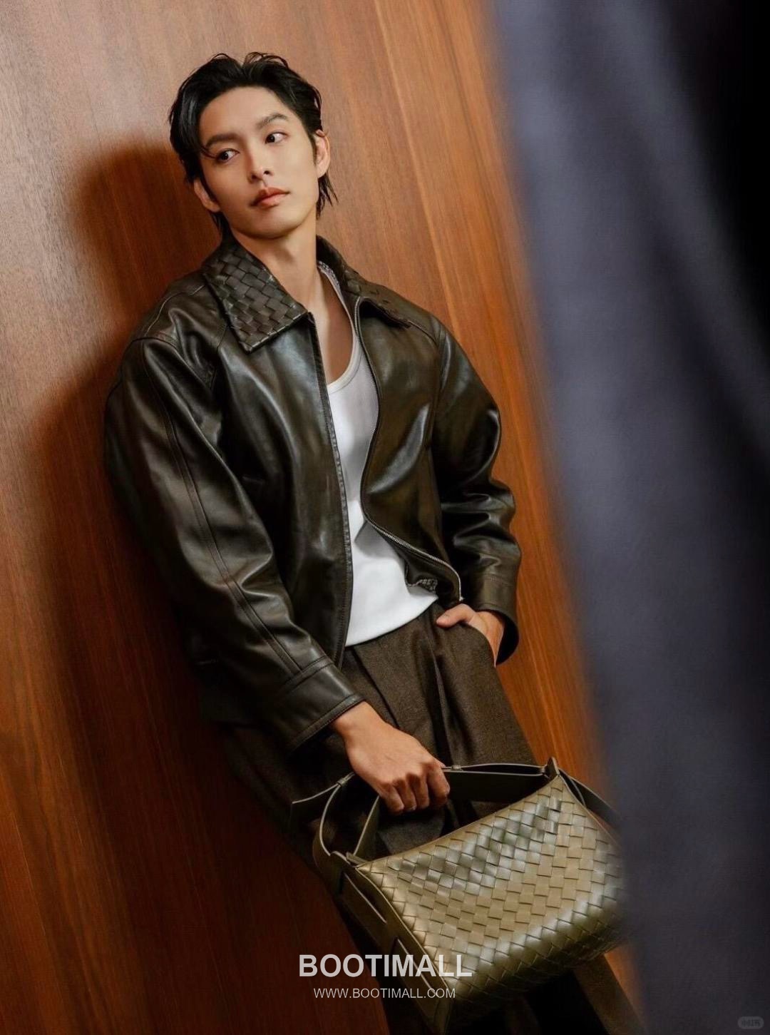 Bottega Veneta Tribeca Intrecciato Calfskin Leather Black Double Zip Crossbody Shoulder Bag 보테가베네타 트라이베카 인트레치아토 카프스킨 레더 블랙 더블 지퍼 크로스바디 숄더백 20191280 30.5cm 2