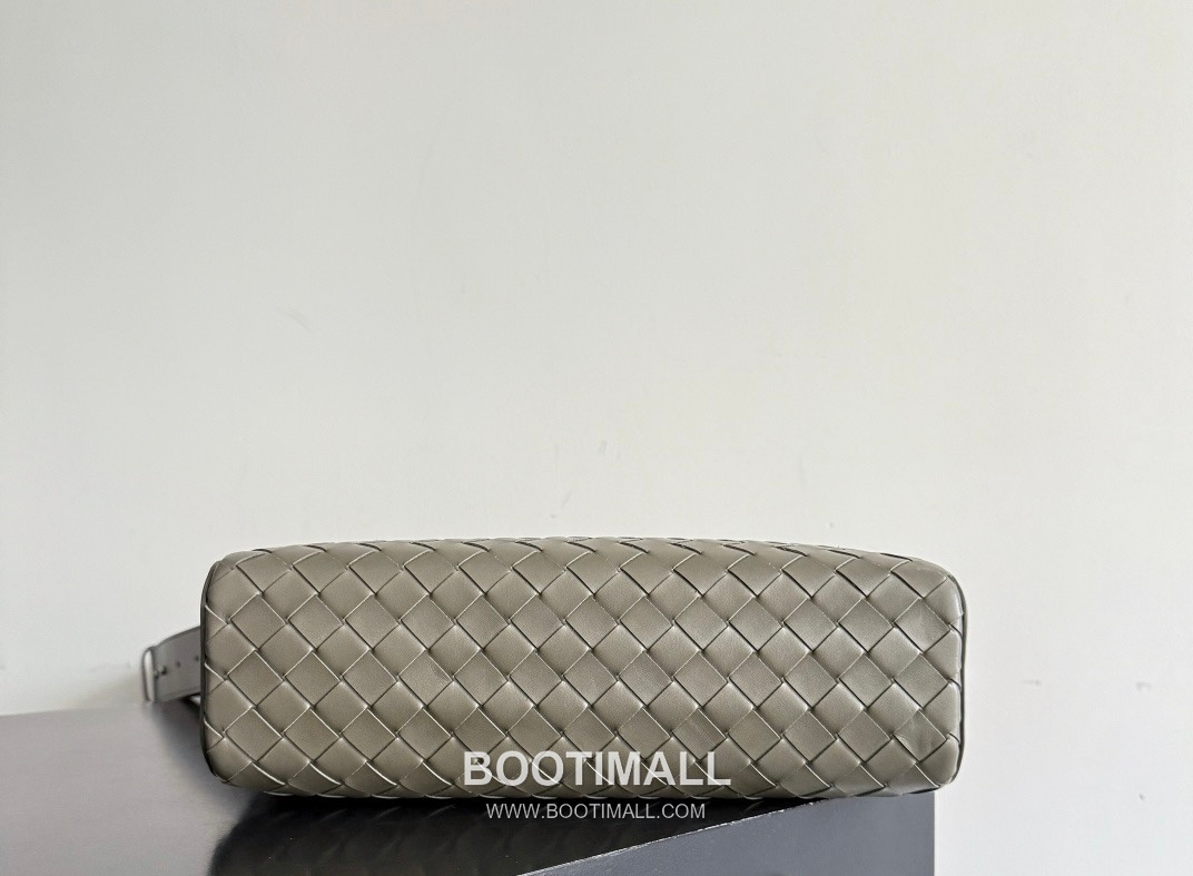 Bottega Veneta Tribeca Intrecciato Calfskin Leather Black Double Zip Crossbody Shoulder Bag 보테가베네타 트라이베카 인트레치아토 카프스킨 레더 블랙 더블 지퍼 크로스바디 숄더백 20191280 30.5cm 6