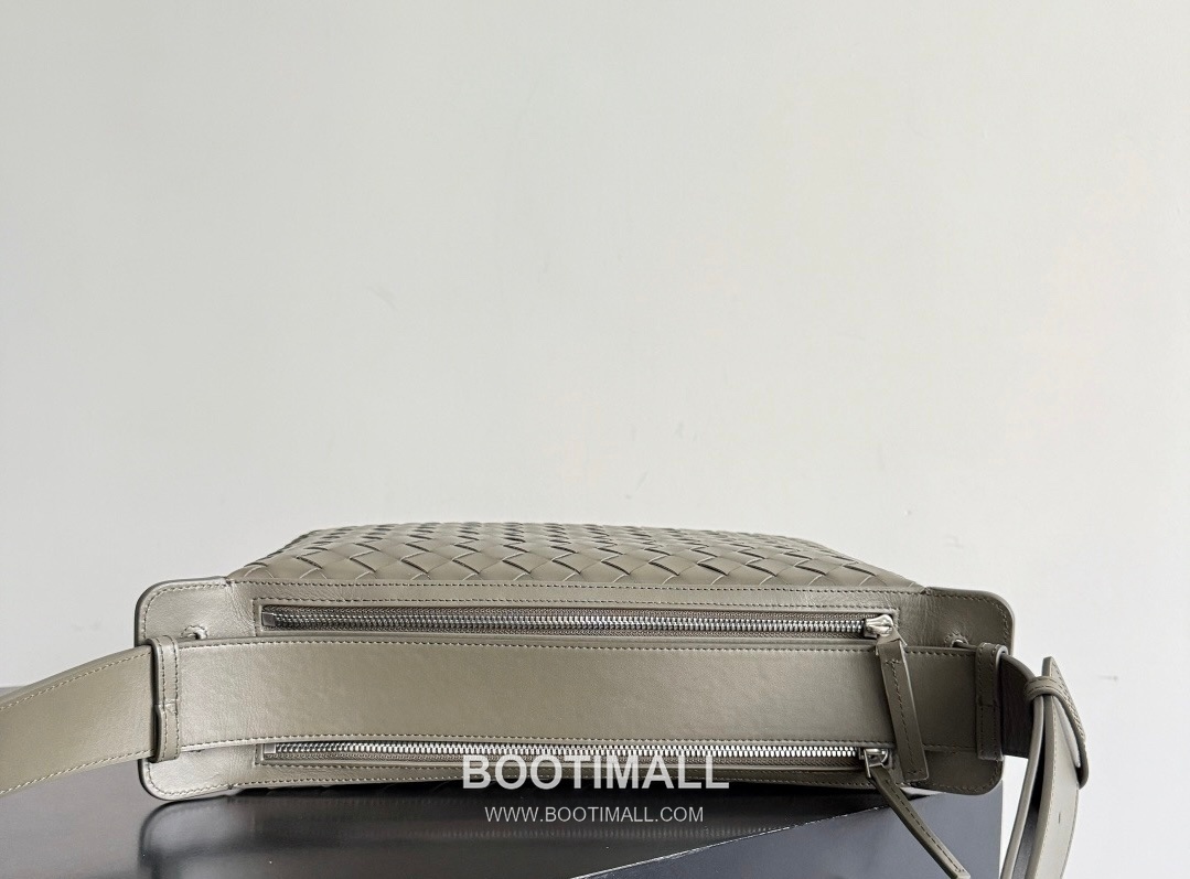 Bottega Veneta Tribeca Intrecciato Calfskin Leather Black Double Zip Crossbody Shoulder Bag 보테가베네타 트라이베카 인트레치아토 카프스킨 레더 블랙 더블 지퍼 크로스바디 숄더백 20191280 30.5cm 7