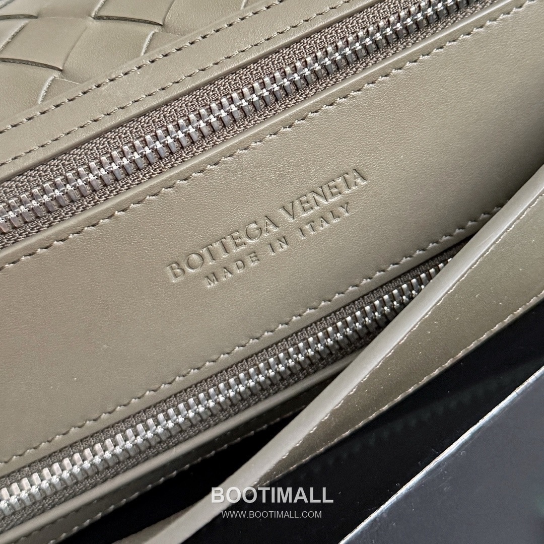 Bottega Veneta Tribeca Intrecciato Calfskin Leather Black Double Zip Crossbody Shoulder Bag 보테가베네타 트라이베카 인트레치아토 카프스킨 레더 블랙 더블 지퍼 크로스바디 숄더백 20191280 30.5cm 9