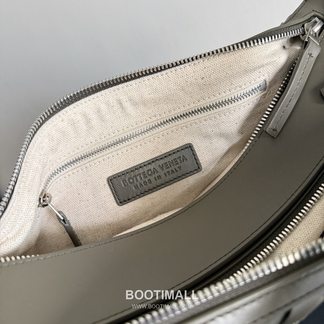 Bottega Veneta Tribeca Intrecciato Calfskin Leather Black Double Zip Crossbody Shoulder Bag 보테가베네타 트라이베카 인트레치아토 카프스킨 레더 블랙 더블 지퍼 크로스바디 숄더백 20191280 30.5cm 10