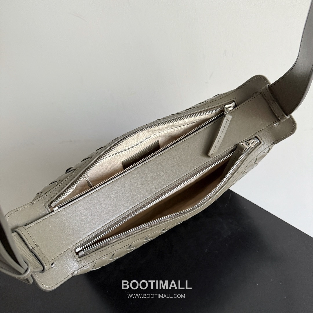 Bottega Veneta Tribeca Intrecciato Calfskin Leather Black Double Zip Crossbody Shoulder Bag 보테가베네타 트라이베카 인트레치아토 카프스킨 레더 블랙 더블 지퍼 크로스바디 숄더백 20191280 30.5cm 11