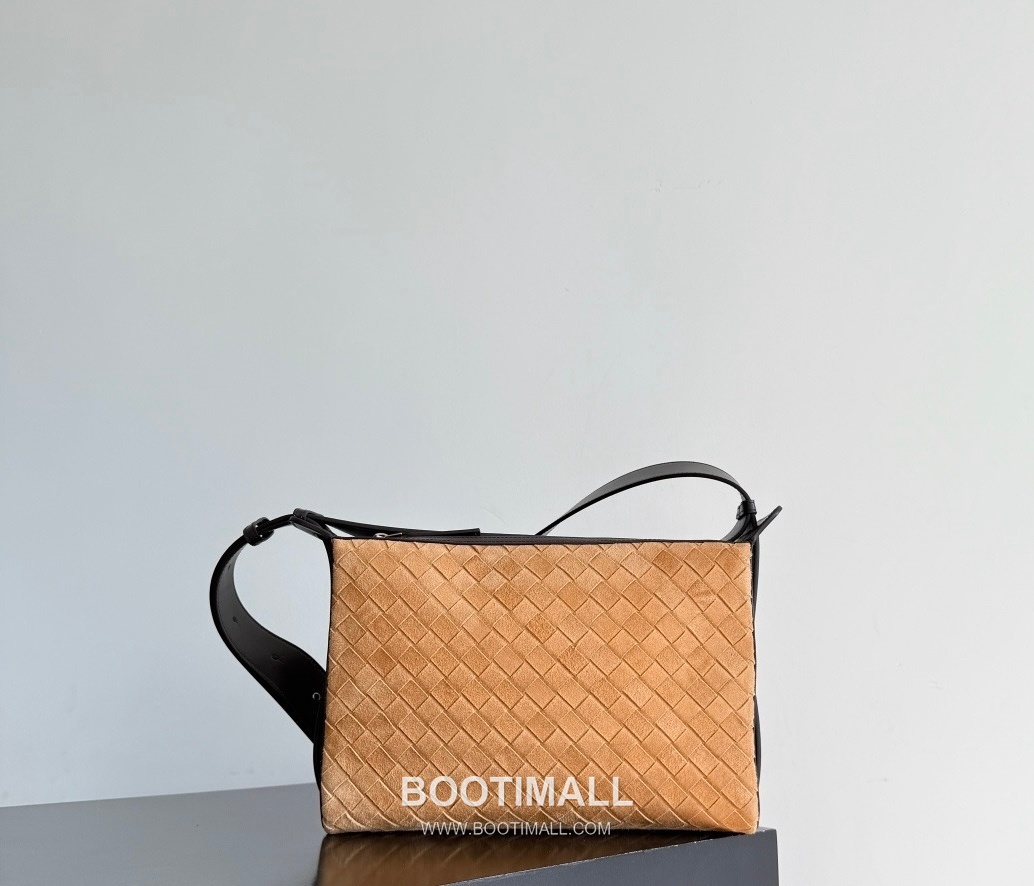 Bottega Veneta Tribeca Intrecciato Calfskin Leather Black Double Zip Crossbody Shoulder Bag 보테가베네타 트라이베카 인트레치아토 카프스킨 레더 블랙 더블 지퍼 크로스바디 숄더백 20191280 30.5cm 7