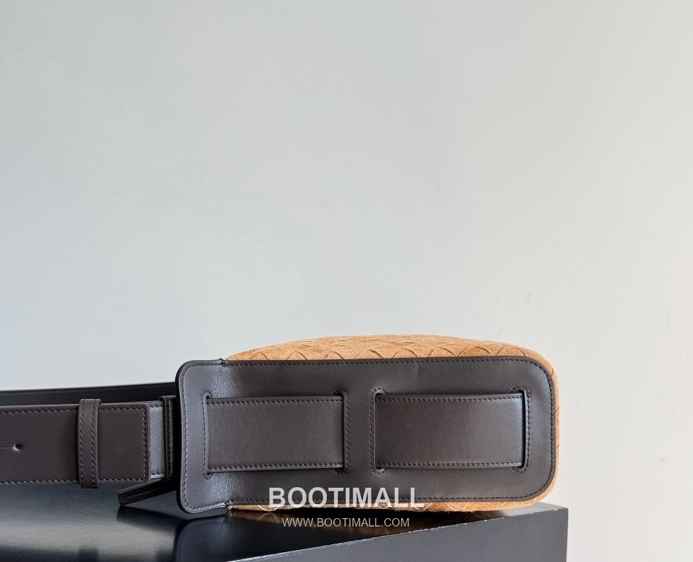 Bottega Veneta Tribeca Intrecciato Calfskin Leather Black Double Zip Crossbody Shoulder Bag 보테가베네타 트라이베카 인트레치아토 카프스킨 레더 블랙 더블 지퍼 크로스바디 숄더백 20191280 30.5cm 8