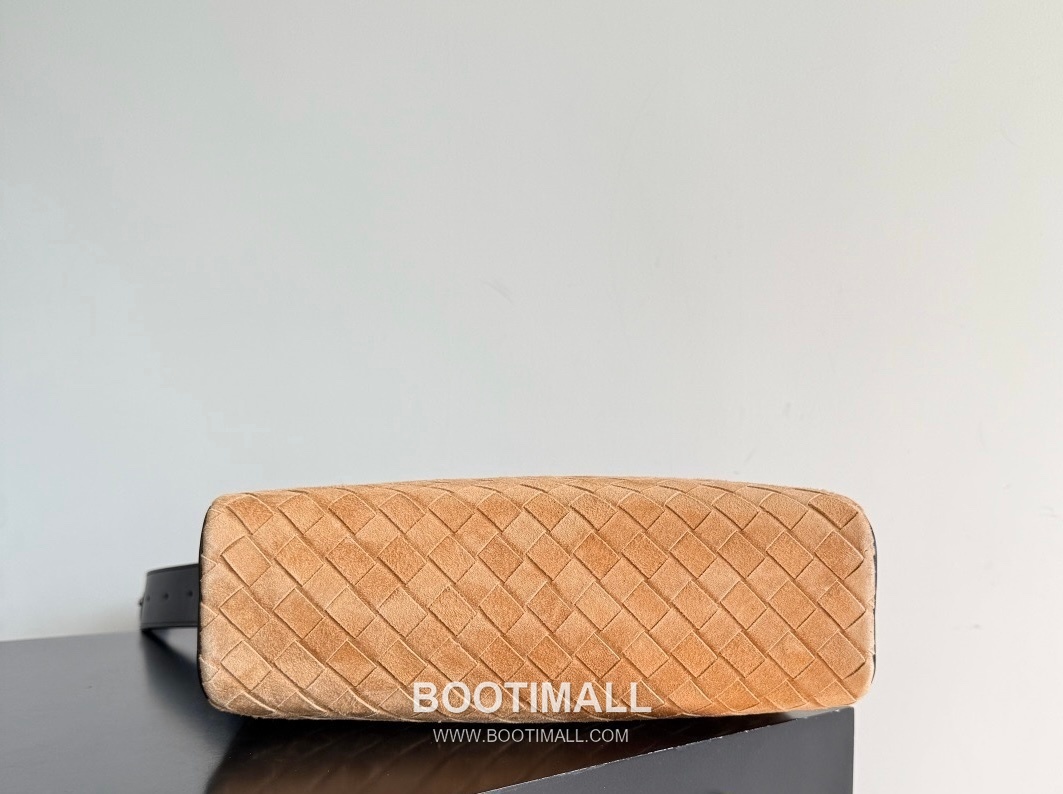 Bottega Veneta Tribeca Intrecciato Calfskin Leather Black Double Zip Crossbody Shoulder Bag 보테가베네타 트라이베카 인트레치아토 카프스킨 레더 블랙 더블 지퍼 크로스바디 숄더백 20191280 30.5cm 9