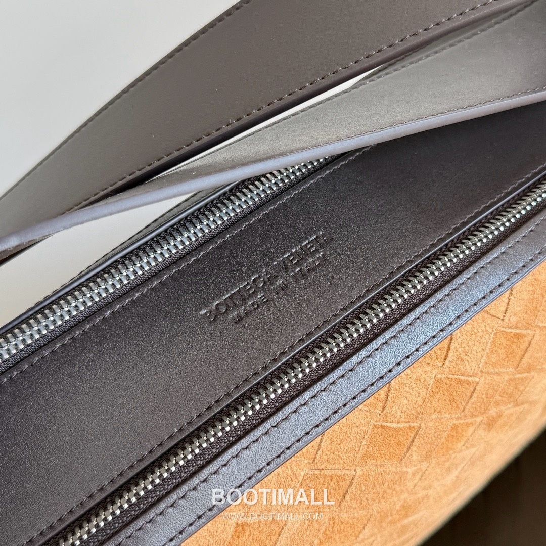 Bottega Veneta Tribeca Intrecciato Calfskin Leather Black Double Zip Crossbody Shoulder Bag 보테가베네타 트라이베카 인트레치아토 카프스킨 레더 블랙 더블 지퍼 크로스바디 숄더백 20191280 30.5cm 12