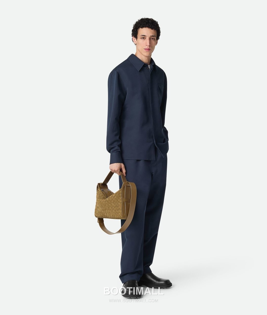 Bottega Veneta Tribeca Intrecciato Calfskin Leather Black Double Zip Crossbody Shoulder Bag 보테가베네타 트라이베카 인트레치아토 카프스킨 레더 블랙 더블 지퍼 크로스바디 숄더백 20191280 30.5cm 2