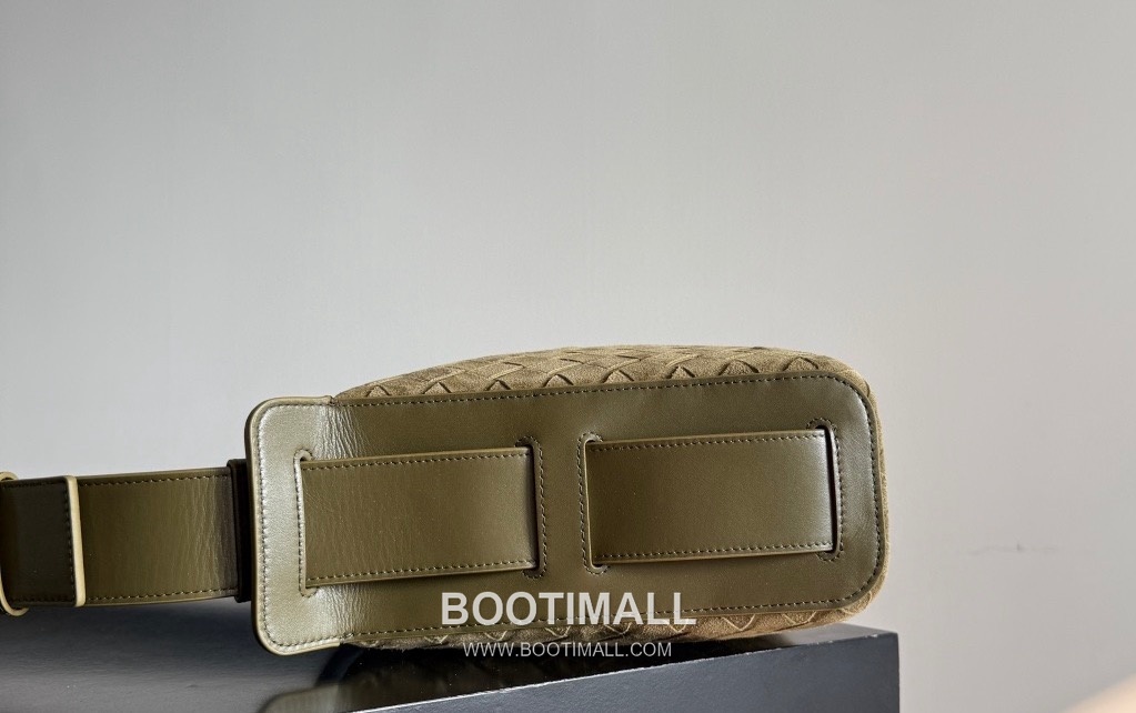 Bottega Veneta Tribeca Intrecciato Calfskin Leather Black Double Zip Crossbody Shoulder Bag 보테가베네타 트라이베카 인트레치아토 카프스킨 레더 블랙 더블 지퍼 크로스바디 숄더백 20191280 30.5cm 8