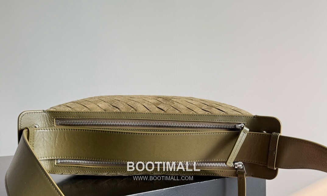 Bottega Veneta Tribeca Intrecciato Calfskin Leather Black Double Zip Crossbody Shoulder Bag 보테가베네타 트라이베카 인트레치아토 카프스킨 레더 블랙 더블 지퍼 크로스바디 숄더백 20191280 30.5cm 10