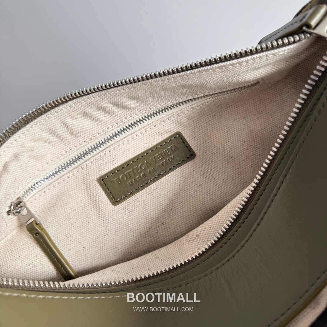 Bottega Veneta Tribeca Intrecciato Calfskin Leather Black Double Zip Crossbody Shoulder Bag 보테가베네타 트라이베카 인트레치아토 카프스킨 레더 블랙 더블 지퍼 크로스바디 숄더백 20191280 30.5cm 13