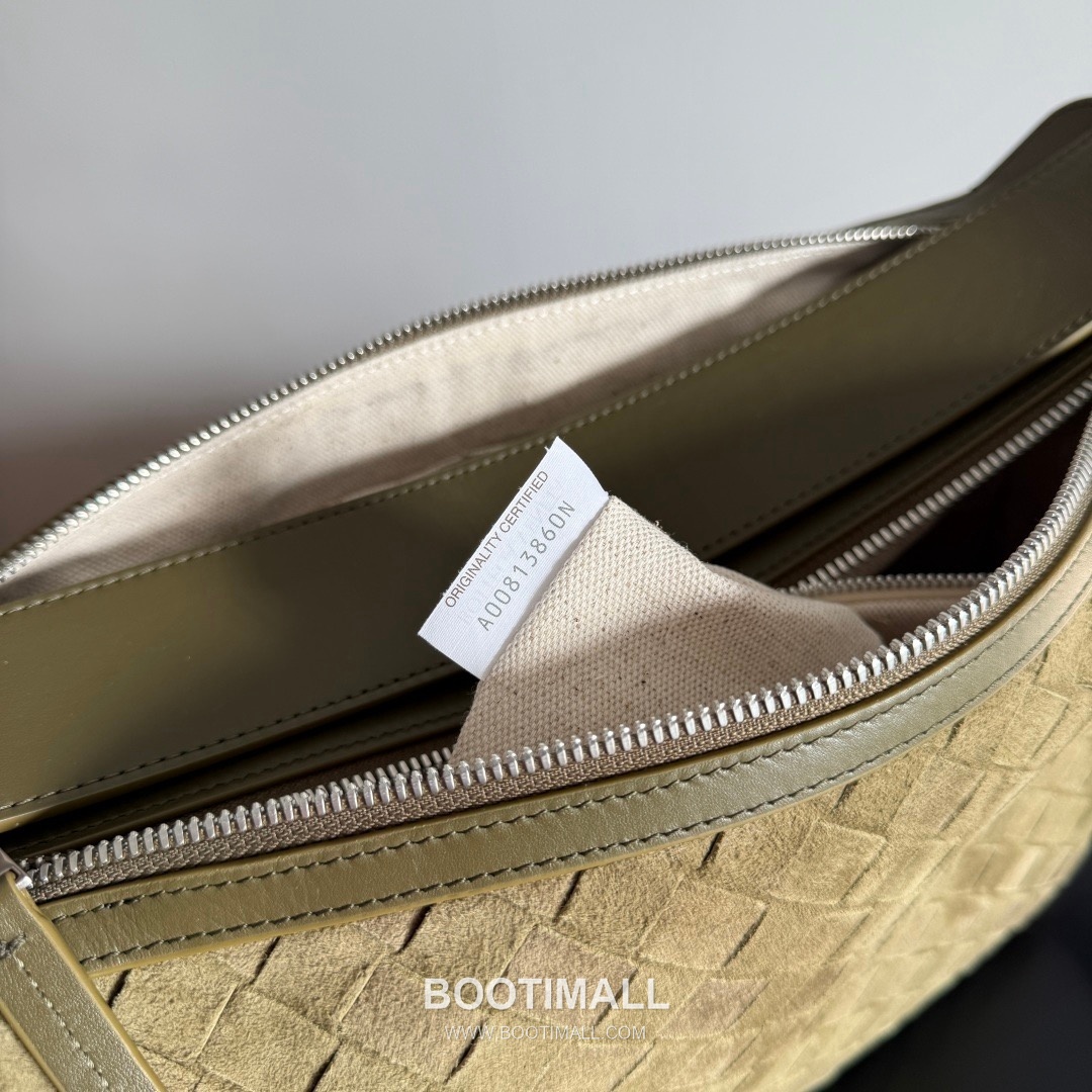 Bottega Veneta Tribeca Intrecciato Calfskin Leather Black Double Zip Crossbody Shoulder Bag 보테가베네타 트라이베카 인트레치아토 카프스킨 레더 블랙 더블 지퍼 크로스바디 숄더백 20191280 30.5cm 14