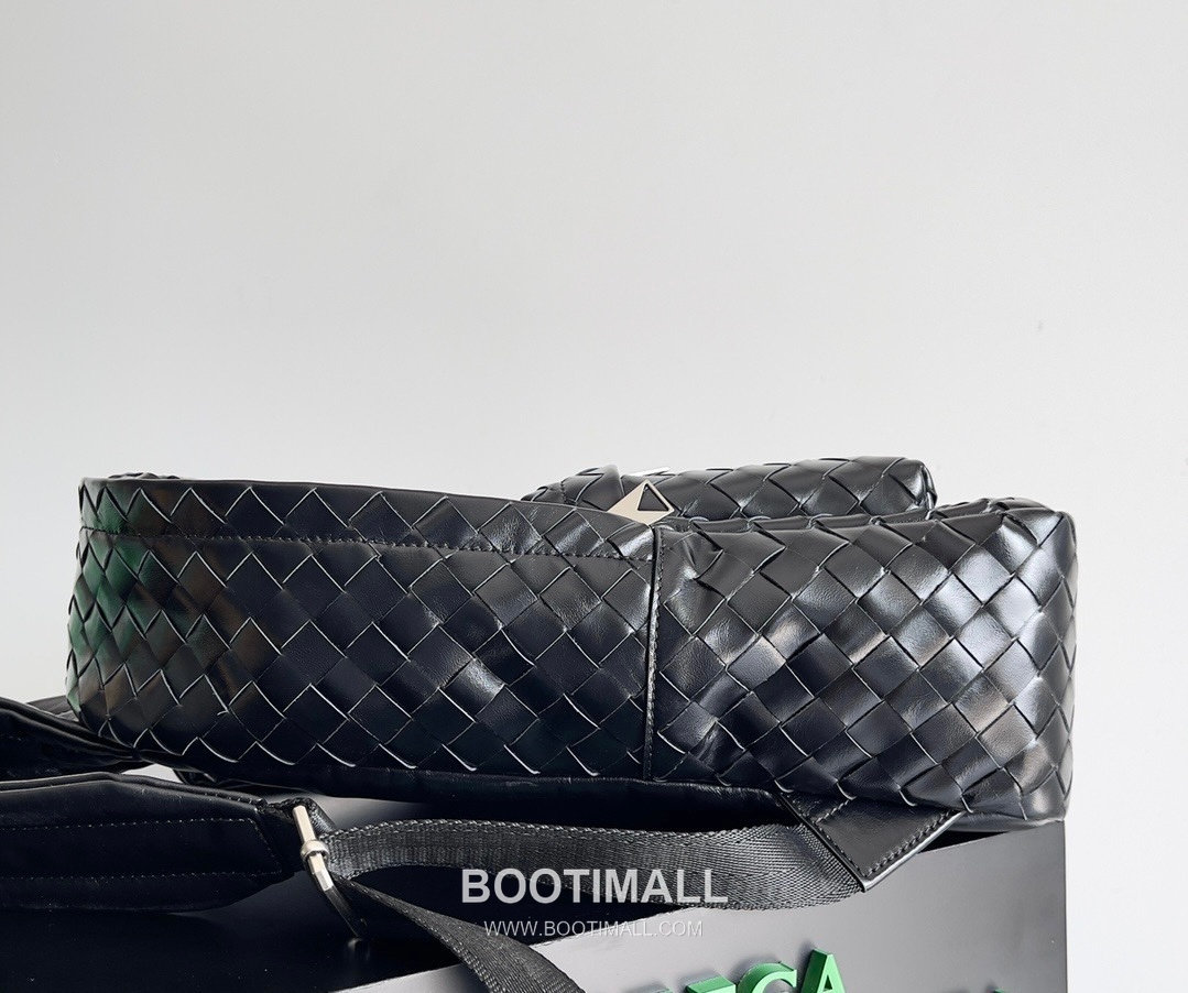 Bottega Veneta Calfskin Leather Black Backpack 보테가베네타 카프스킨 레더 블랙 백팩 20191800 41cm 4