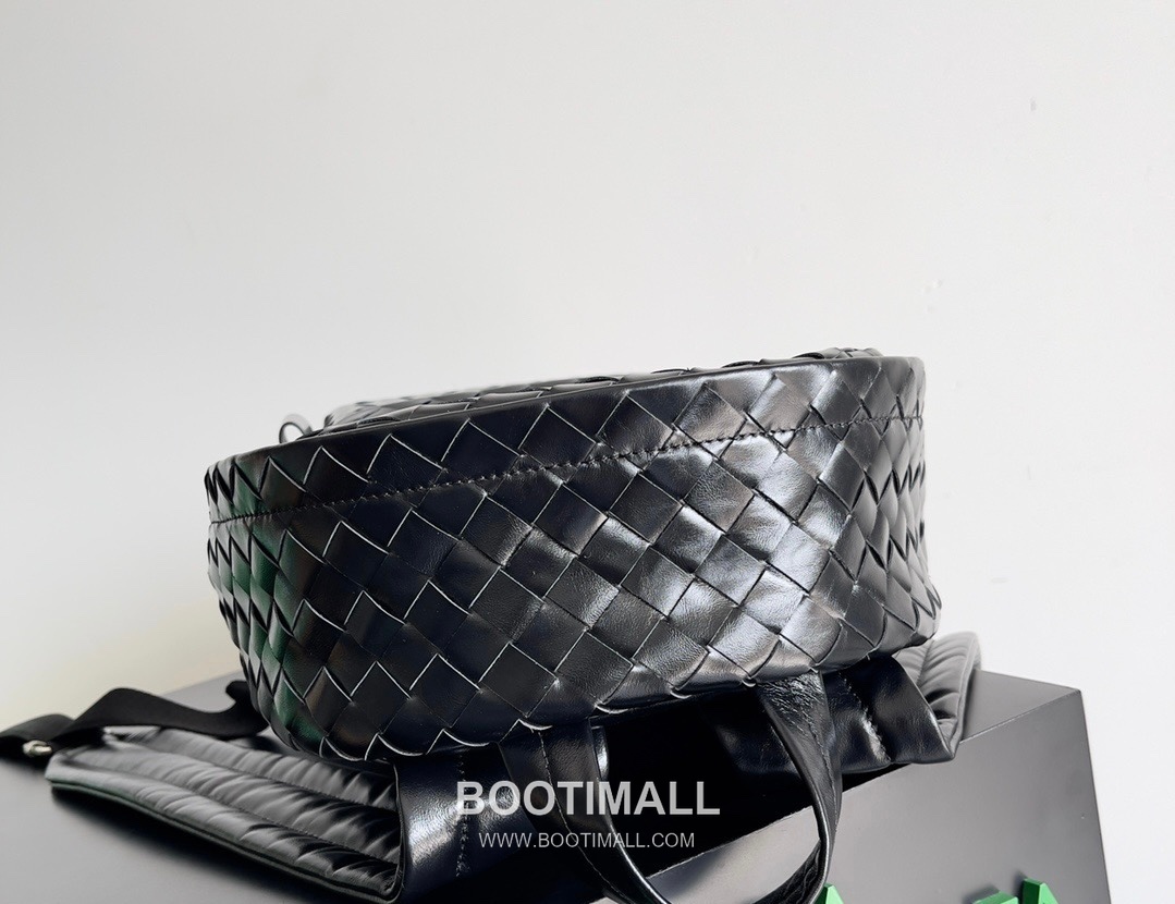 Bottega Veneta Calfskin Leather Black Backpack 보테가베네타 카프스킨 레더 블랙 백팩 20191800 41cm 5