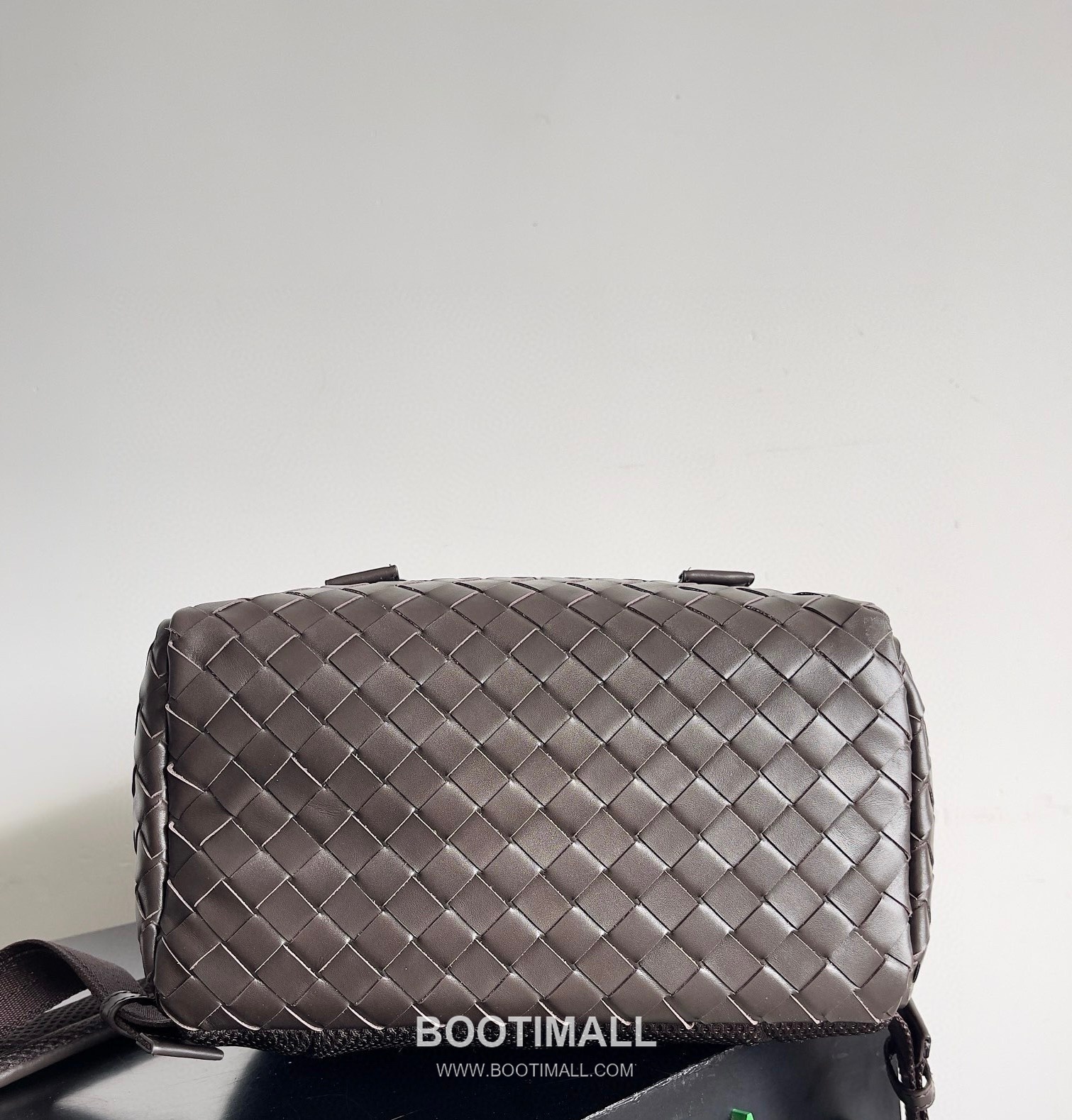 Bottega Veneta Intrecciato Calfskin Leather Black Double Buckle Flap Backpack 보테가베네타 인트레치아토 카프스킨 레더 블랙 더블 버클 플랩 백팩 20192180 38cm 3
