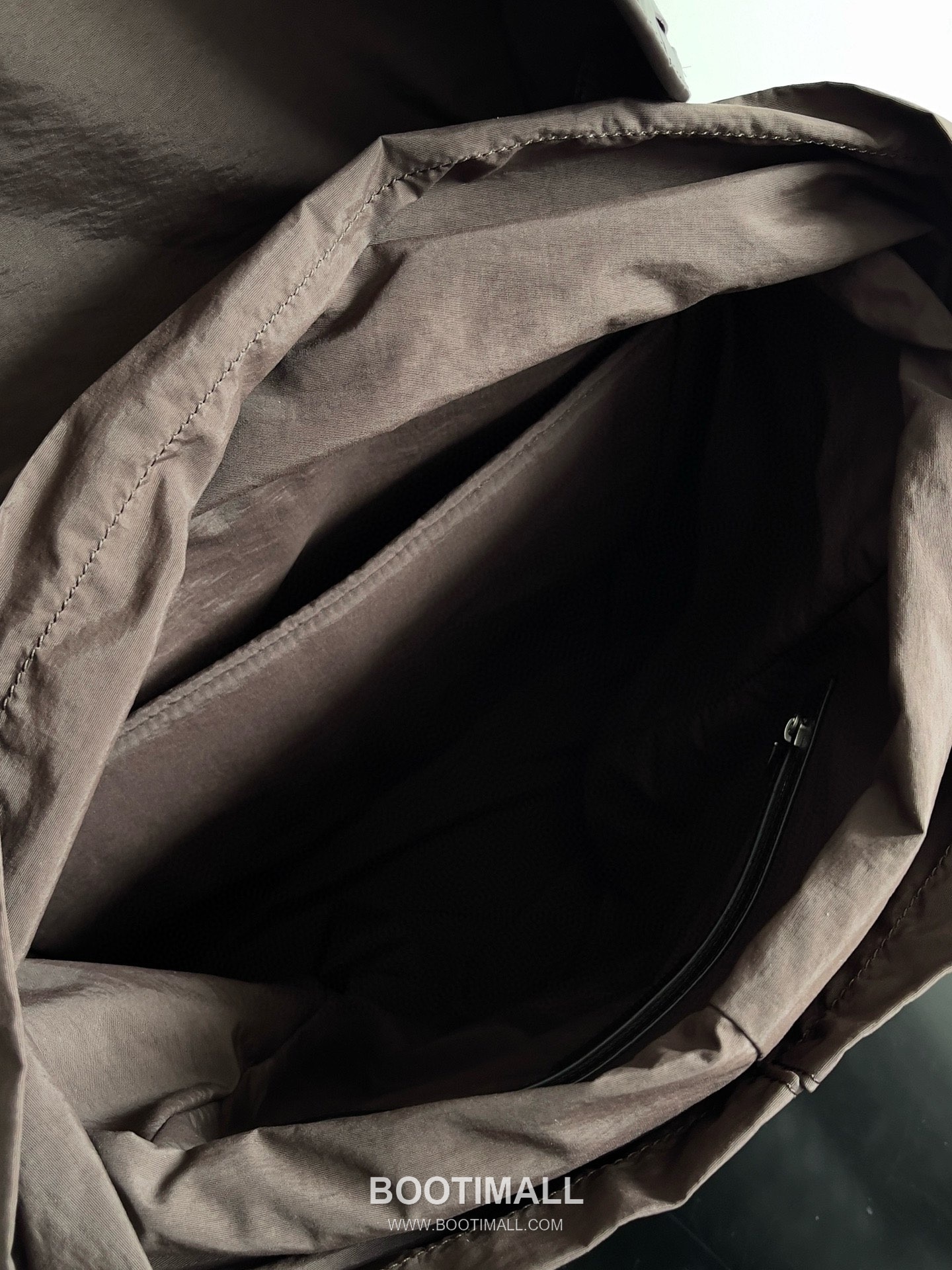 Bottega Veneta Intrecciato Calfskin Leather Black Double Buckle Flap Backpack 보테가베네타 인트레치아토 카프스킨 레더 블랙 더블 버클 플랩 백팩 20192180 38cm 8