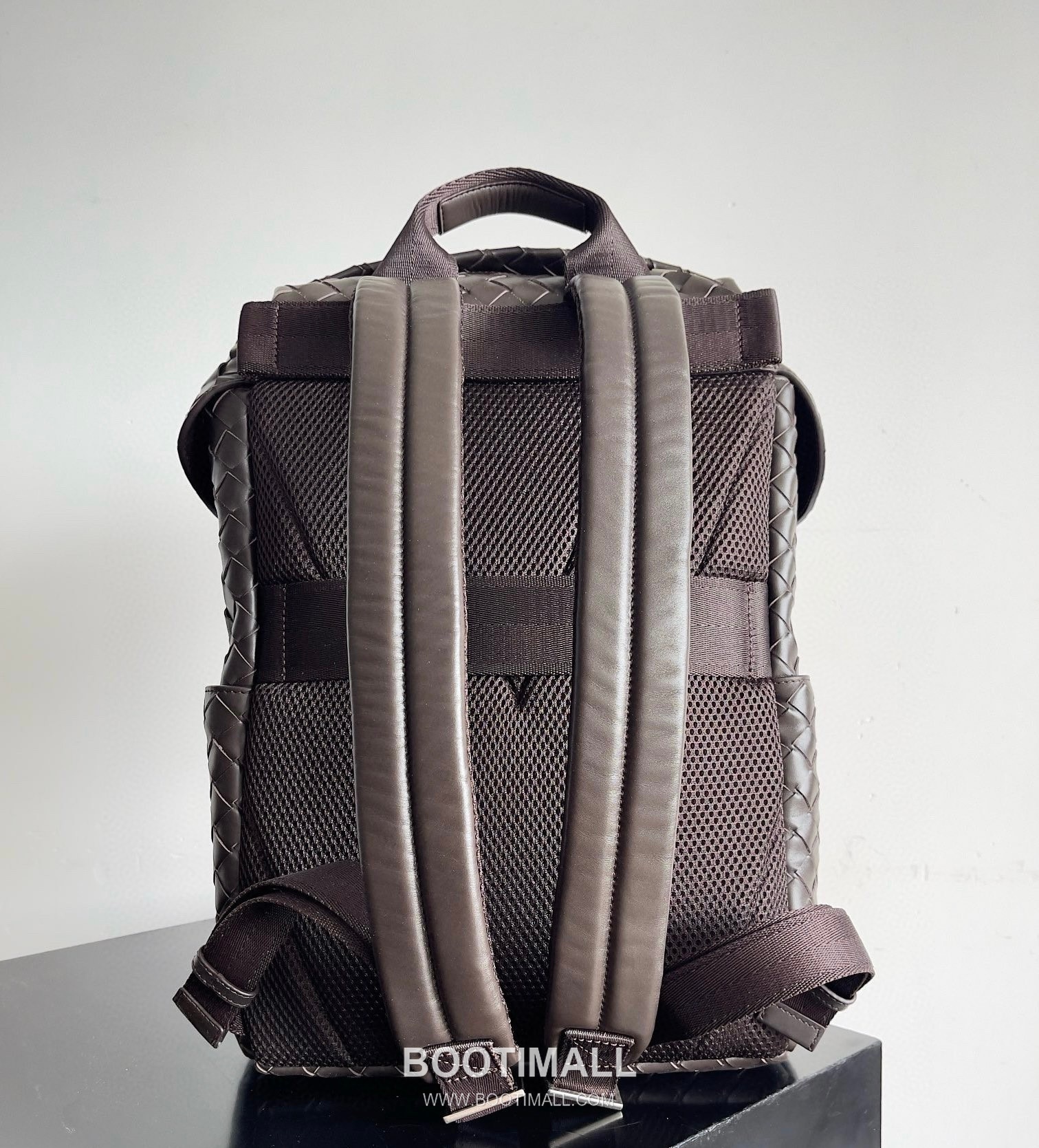 Bottega Veneta Intrecciato Calfskin Leather Black Double Buckle Flap Backpack 보테가베네타 인트레치아토 카프스킨 레더 블랙 더블 버클 플랩 백팩 20192180 38cm 9