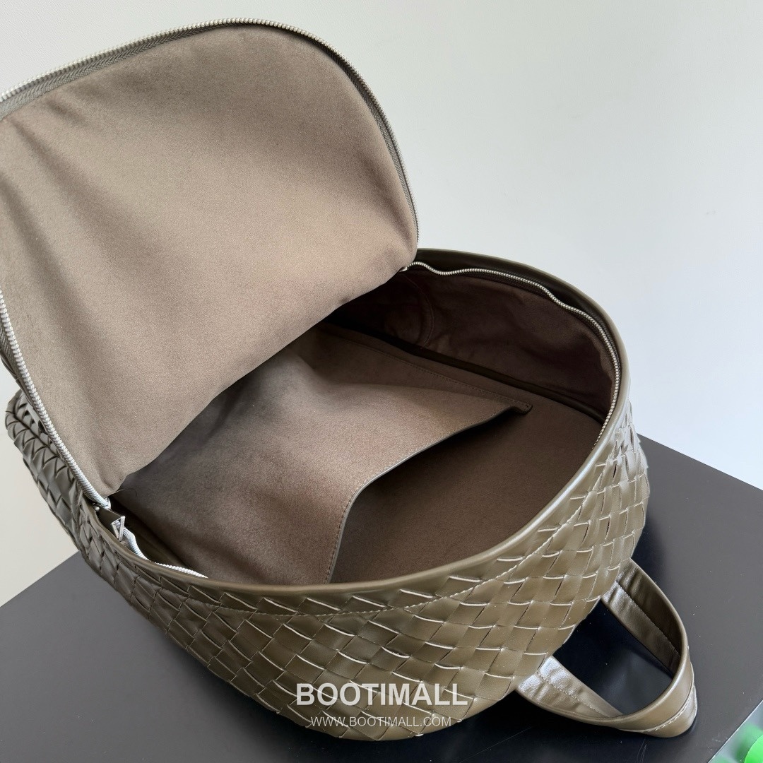 Bottega Veneta Calfskin Leather Black Backpack 보테가베네타 카프스킨 레더 블랙 백팩 20191800 41cm 9