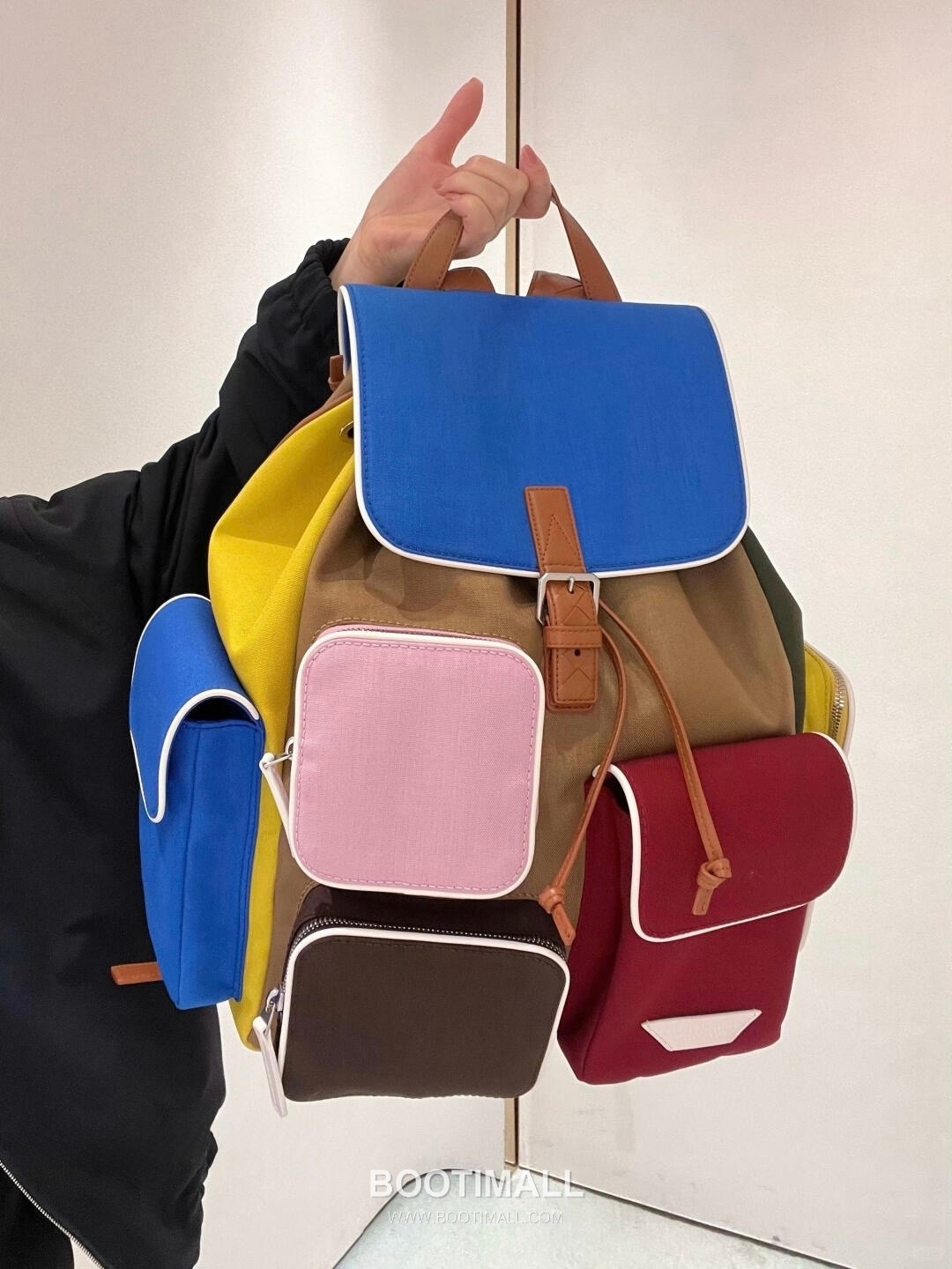 Bottega Veneta Crossroad Calfskin Leather Nylon Black Multi Pocket Backpack 보테가베네타 크로스로드 카프스킨 나일론 레더 블랙 멀티 포켓 백팩 20191980 42cm 4