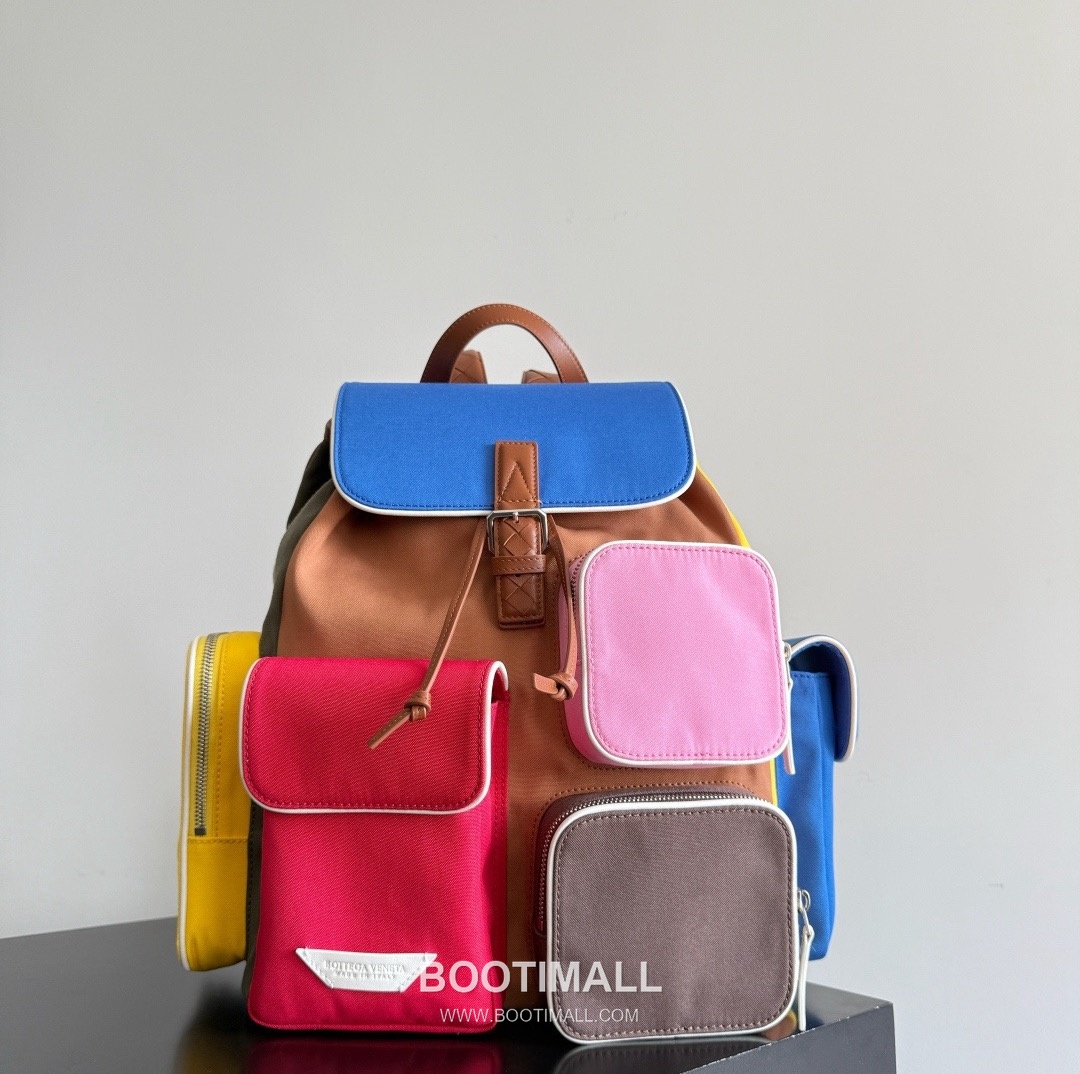 Bottega Veneta Crossroad Calfskin Leather Nylon Black Multi Pocket Backpack 보테가베네타 크로스로드 카프스킨 나일론 레더 블랙 멀티 포켓 백팩 20191980 42cm 10