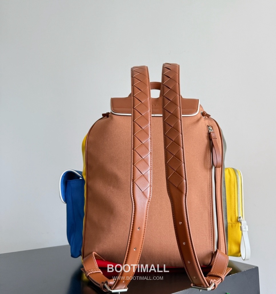 Bottega Veneta Crossroad Calfskin Leather Nylon Black Multi Pocket Backpack 보테가베네타 크로스로드 카프스킨 나일론 레더 블랙 멀티 포켓 백팩 20191980 42cm 11