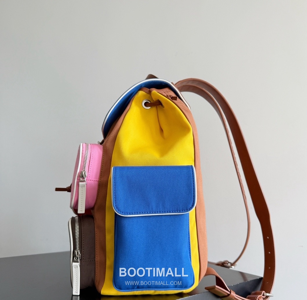 Bottega Veneta Crossroad Calfskin Leather Nylon Black Multi Pocket Backpack 보테가베네타 크로스로드 카프스킨 나일론 레더 블랙 멀티 포켓 백팩 20191980 42cm 12