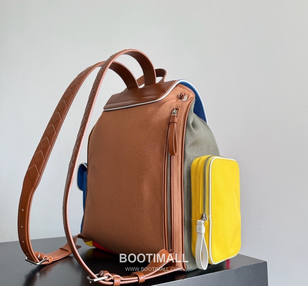 Bottega Veneta Crossroad Calfskin Leather Nylon Black Multi Pocket Backpack 보테가베네타 크로스로드 카프스킨 나일론 레더 블랙 멀티 포켓 백팩 20191980 42cm 13