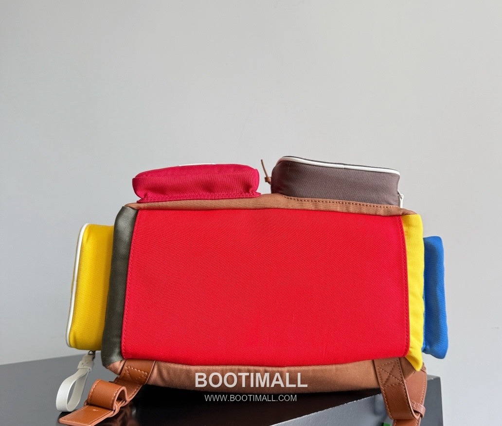 Bottega Veneta Crossroad Calfskin Leather Nylon Black Multi Pocket Backpack 보테가베네타 크로스로드 카프스킨 나일론 레더 블랙 멀티 포켓 백팩 20191980 42cm 14