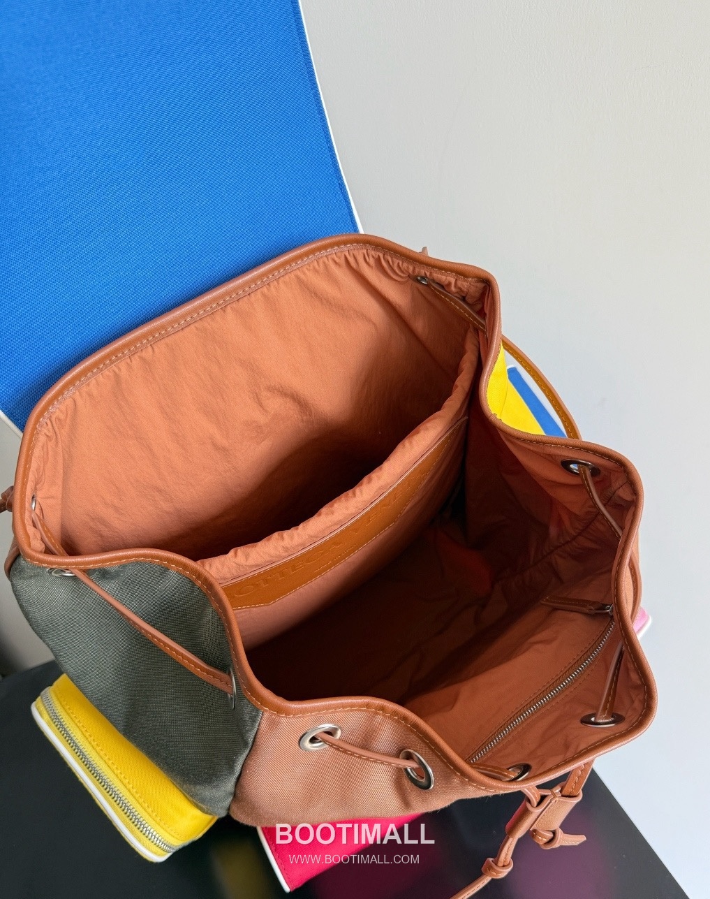 Bottega Veneta Crossroad Calfskin Leather Nylon Black Multi Pocket Backpack 보테가베네타 크로스로드 카프스킨 나일론 레더 블랙 멀티 포켓 백팩 20191980 42cm 15